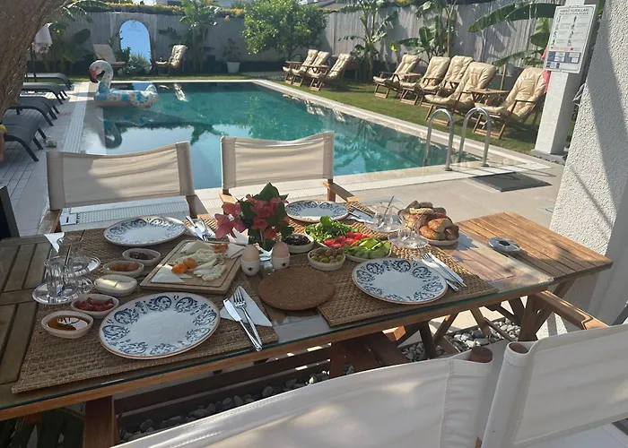 Mavi Yengec Butik 3*