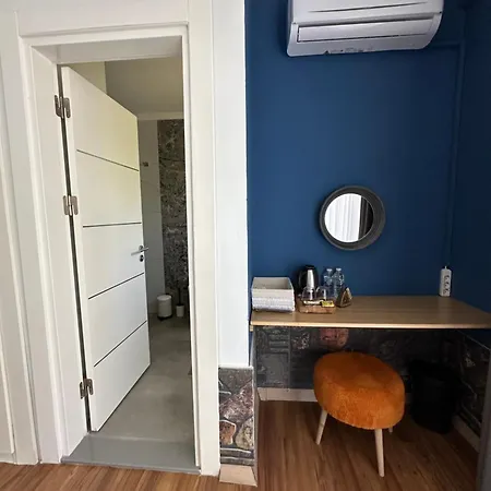 Mavi Yengeç Butik Oda ve Kahvaltı Çeşme